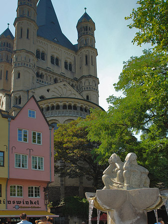 Foto Brunnen der Fischweiber auf Fischmarkt - Köln