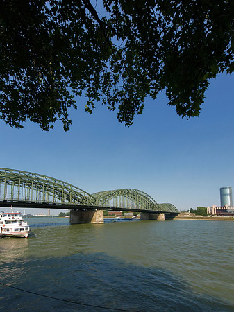 Fotos Hohenzollernbrücke reicht ans Kennedyufer