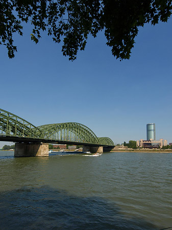 Hohenzollernbrücke reicht ans Kennedyufer