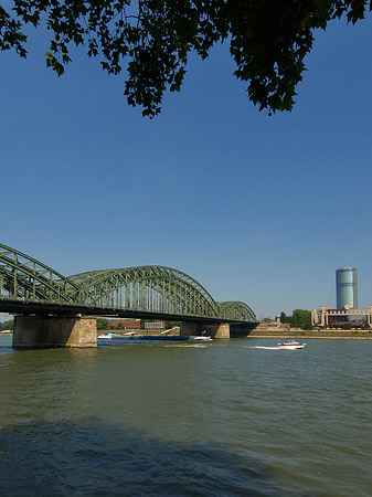 Hohenzollernbrücke reicht ans Kennedyufer