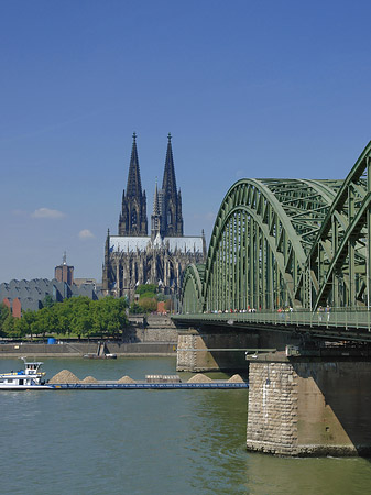 Hohenzollernbrücke am Kölner Dom Fotos