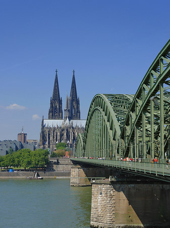 Hohenzollernbrücke am Kölner Dom Fotos