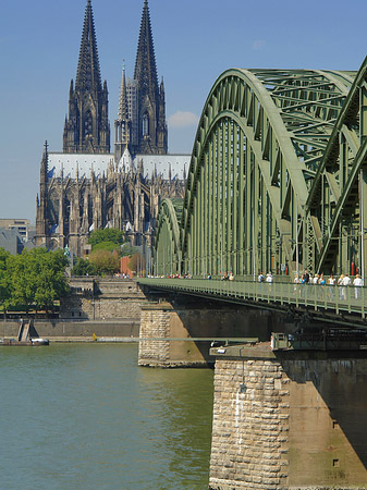 Hohenzollernbrücke am Kölner Dom Fotos