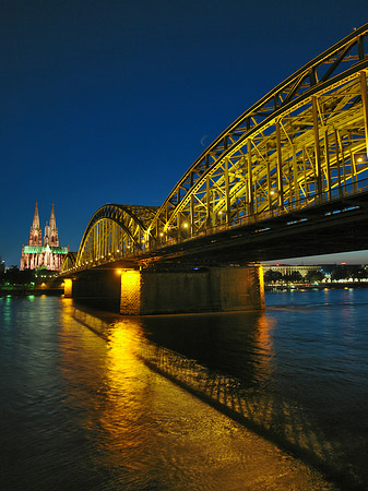 Fotos Kölner Dom hinter der Hohenzollernbrücke | Köln