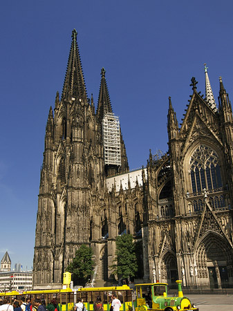 Foto Bimmelbahn fährt zum Kölner Dom - Köln