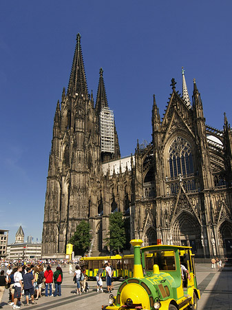 Fotos Bimmelbahn fährt zum Kölner Dom | Köln