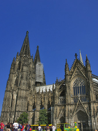 Foto Bimmelbahn fährt zum Kölner Dom