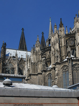 Foto Kölner Dom mit Dombauhütte - Köln