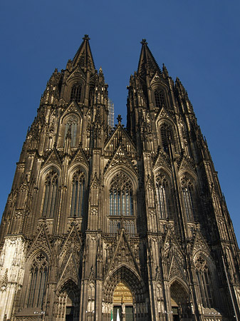 Fotos Touristen tummeln sich vor Kölner Dom | Köln