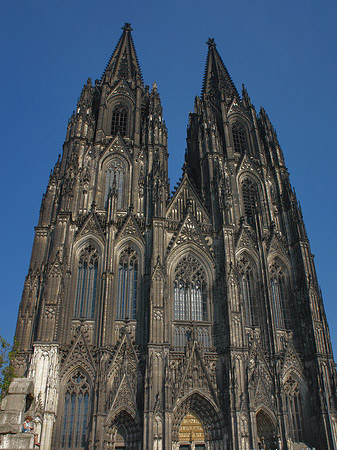 Touristen tummeln sich vor Kölner Dom Foto 