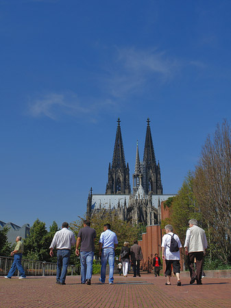 Fotos Touristen auf dem Weg zum Kölner Dom