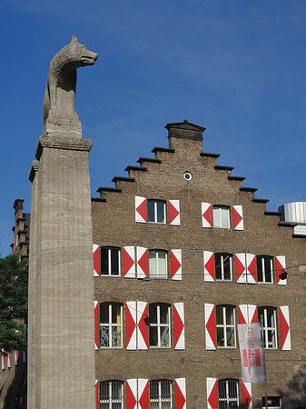 Fotos Wolfsstatue und Stadtmuseum