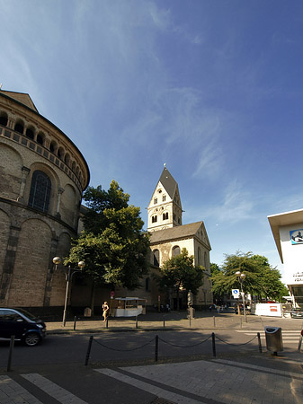 Foto Seitentürme und Westturm der St Aposteln - Köln