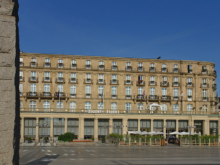 Foto Domhotel mit Säule - Köln