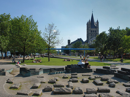 Heinrich-Böll-Platz vor Groß St Martin Fotos