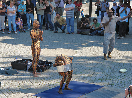 Fotos Straßenkünstler auf dem Heinrich-Böll-Platz