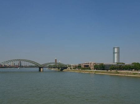 Fotos Hohenzollernbrücke reicht ans Kennedyufer | Köln