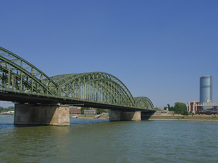 Hohenzollernbrücke reicht ans Kennedyufer Fotos