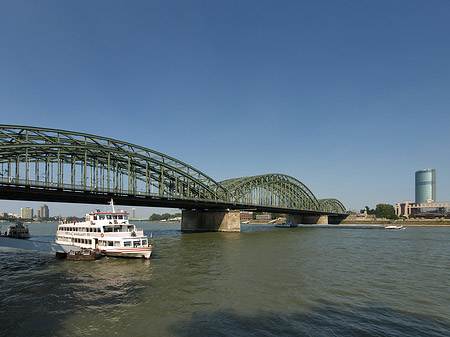 Fotos Hohenzollernbrücke reicht ans Kennedyufer | Köln