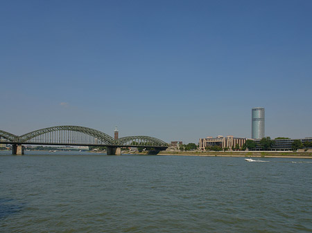 Hohenzollernbrücke reicht ans Kennedyufer