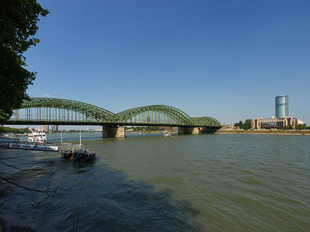 Foto Hohenzollernbrücke reicht ans Kennedyufer - Köln