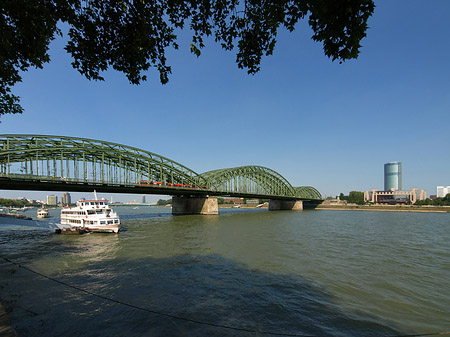 Hohenzollernbrücke reicht ans Kennedyufer