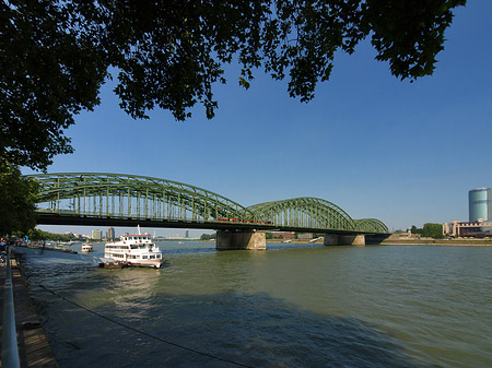 Hohenzollernbrücke reicht ans Kennedyufer