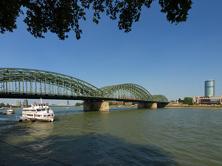 Foto Hohenzollernbrücke reicht ans Kennedyufer - Köln