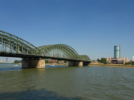 Hohenzollernbrücke reicht ans Kennedyufer