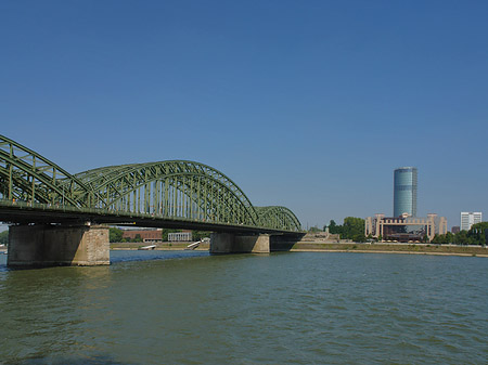 Fotos Hohenzollernbrücke reicht ans Kennedyufer | Köln