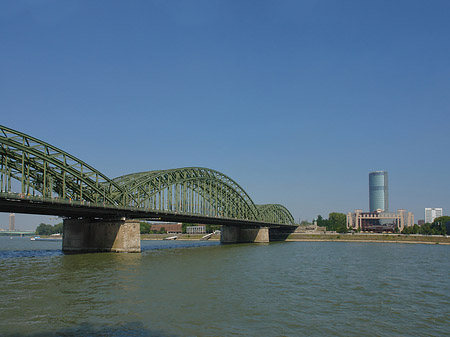 Fotos Hohenzollernbrücke reicht ans Kennedyufer