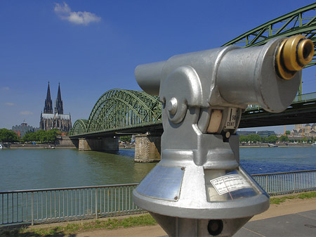 Fotos Fernrohr vor der Hohenzollernbrücke