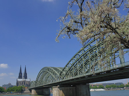 Hohenzollernbrücke am Kölner Dom Fotos