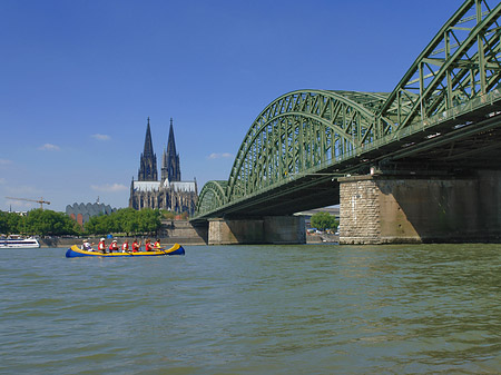 Hohenzollernbrücke am Kölner Dom Foto 