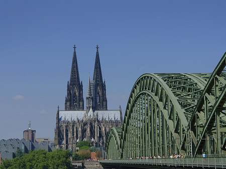 Hohenzollernbrücke beim Kölner Dom Foto 