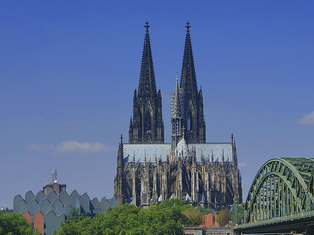 Hohenzollernbrücke beim Kölner Dom Fotos