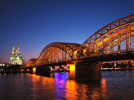 Fotos Kölner Dom hinter der Hohenzollernbrücke | Köln