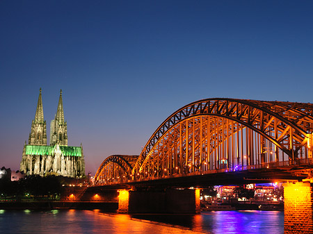 Fotos Kölner Dom hinter der Hohenzollernbrücke | Köln