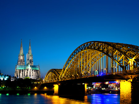 Fotos Kölner Dom hinter der Hohenzollernbrücke | Köln