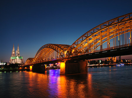 Fotos Kölner Dom hinter der Hohenzollernbrücke | Köln