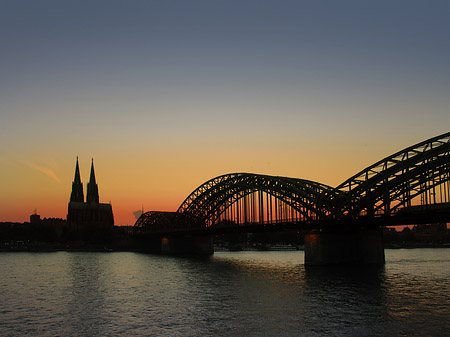 Fotos Kölner Dom hinter der Hohenzollernbrücke | Köln