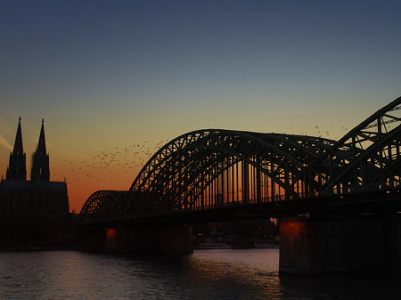 Fotos Kölner Dom hinter der Hohenzollernbrücke | Köln