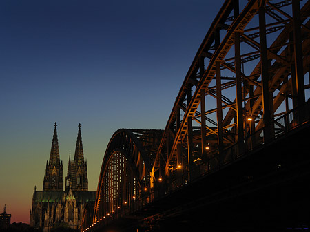 Fotos Kölner Dom hinter der Hohenzollernbrücke | Köln