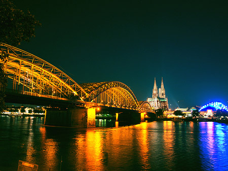 Blick auf musical-dome und Kölner Dom Fotos