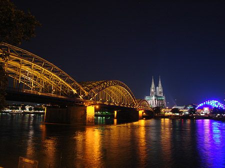 Blick auf musical-dome und Kölner Dom Foto 