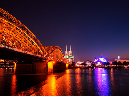 Foto Blick auf musical-dome und Kölner Dom