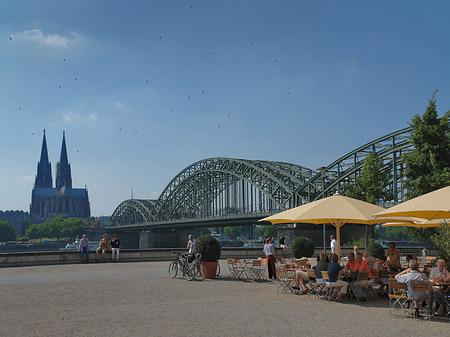 Hohenzollernbrücke am Kölner Dom Fotos