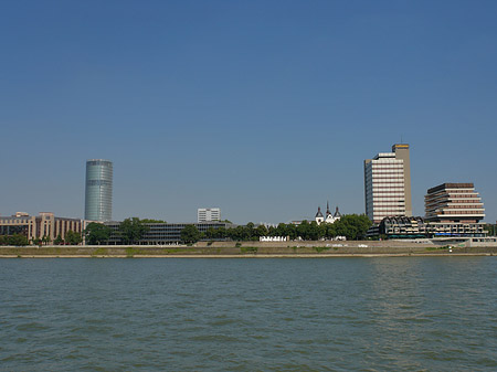 Foto Triangelturm auf dem Kennedyufer - Köln