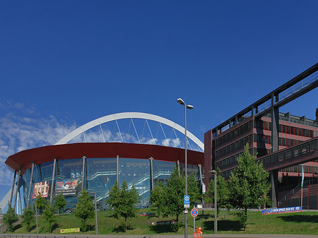 Foto Kölnarena neben Stadthaus