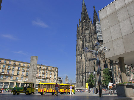 Foto Bimmelbahn fährt zum Kölner Dom - Köln